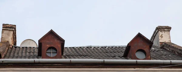 Крыша Покрыта Металлической Плиткой Крыша Деревянный Дом — стоковое фото
