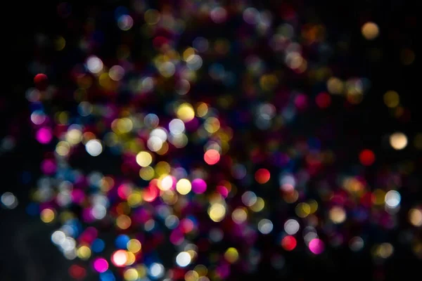 キラキラ光る電球が背景を照らす 青と銀の輝く輝きの電球の背景の抽象的なぼやけている クリスマスツリーライトと装飾 Bokeh Blurred Out Focus背景 — ストック写真