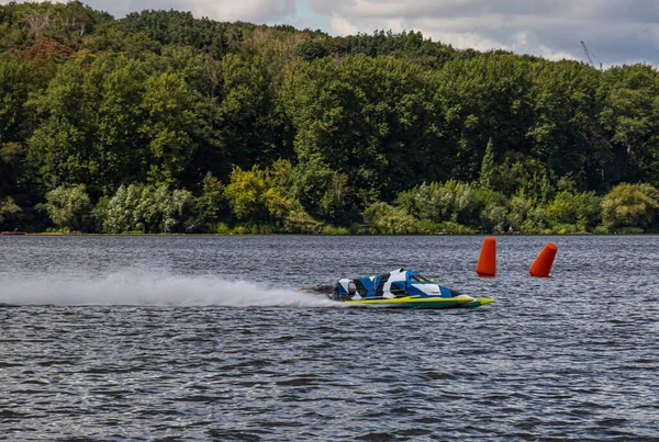 Αθλητισμός Αγώνες Μηχανοκίνητα Σκάφη Ταχύτητα Θαλάσσια Σπορ Ανταγωνισμός Στο Νερό — Φωτογραφία Αρχείου
