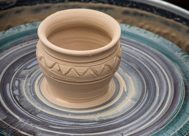 Modelleme kil çömlek atölyesinde potter's direksiyona üzerinde ana sınıfı.