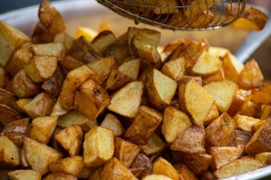 Lezzetli kızarmış patates. Sokak yemeği. potat.