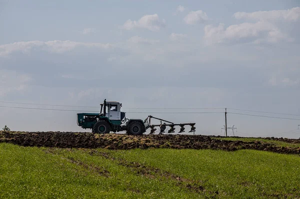 Boer Trekker Bereidt Land Met Zaaibed Cultivator — Stockfoto