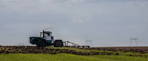 Boer Trekker Bereidt Land Met Zaaibed Cultivator — Stockfoto