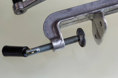 Klasik kıyma makinesi. kırpma yolu ile beyaz üzerine izole.