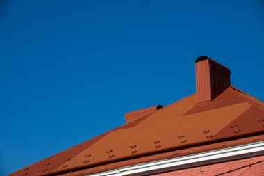 Çatı metal levhaları. Modern çatı malzemesi türleri.