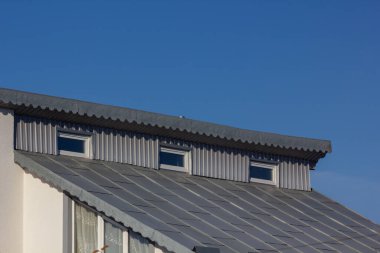 Çatı metal levhaları. Modern çatı malzemesi türleri.