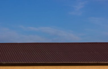 Çatı metal levhaları. Modern çatı malzemesi türleri.