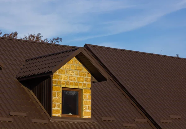 Çatı metal levhaları. Modern çatı malzemesi türleri.