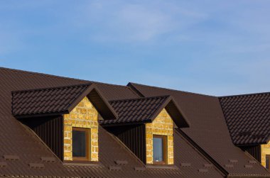 Çatı metal levhaları. Modern çatı malzemesi türleri.