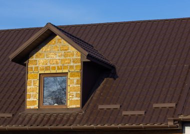 Çatı metal levhaları. Modern çatı malzemesi türleri.