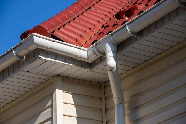 Building Modern House Construction Metal Roof Corner Rain Gutter System — Stock Photo, Image