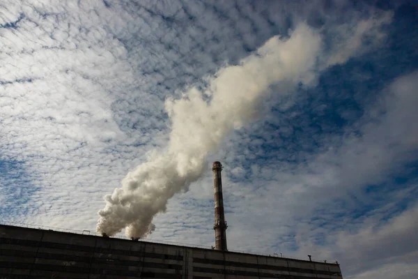 White Gray Smoke Steam High Concrete Chimney Bright Blue Sky — Stock Photo, Image
