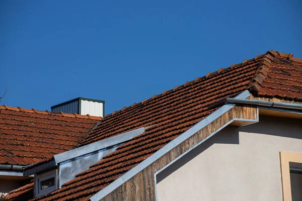 Ceramic Tile Roof Chimney White Wall Blue Sky Background — Stock Photo, Image