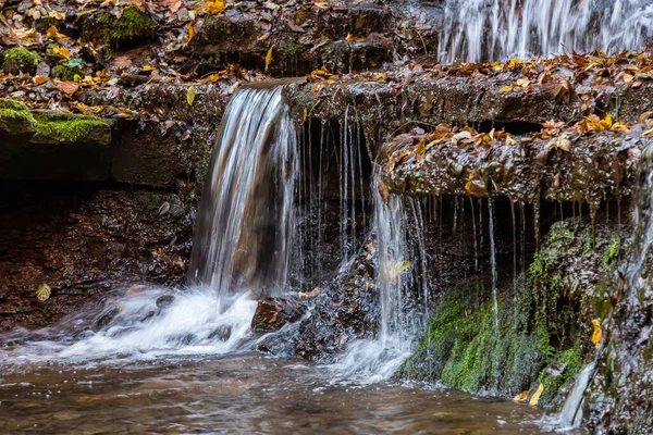 Pejzaż Spokojny Wodospad Jesień Las — Zdjęcie stockowe