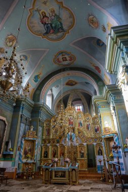 Kutsal Varsayım Kilisesi, 1755, Zbarazh şehrindeki eski Trynitarskyy kilise manastırı, Ternopil oblast veya vilayeti, batı Ukrayna 'nın tarihi bölgesinde yer almaktadır..