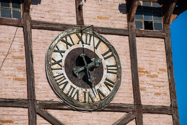 Clock Face Old Wooden Tower Close Ukraine Chortkiv — Fotografia de Stock
