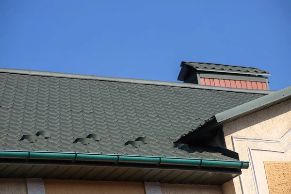 Roof House Made Red Metal Tiles Beautiful Large Chimney — Stockfoto