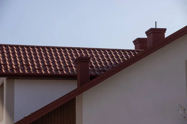 Roof House Made Red Metal Tiles Beautiful Large Chimney — Stockfoto