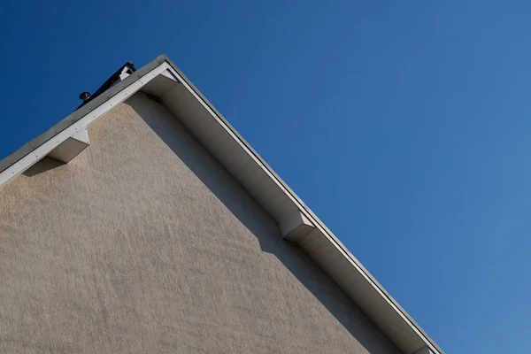 Roof House Made Red Metal Tiles Beautiful Large Chimney — Stockfoto