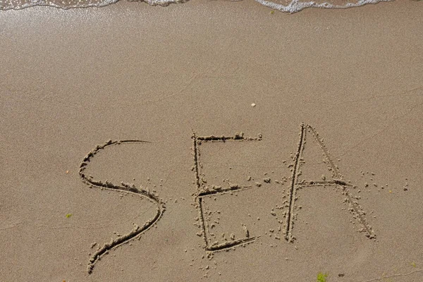 Nápis Moře Písku Vody Stoupající Vlny Moře Pláž Dovolená Moře — Stock fotografie