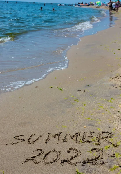 Inskriptionen Sanden Sommaren 2022 Symboliserar Sommarsemester Vid Havet — Stockfoto