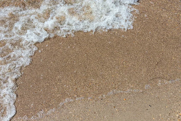 Detailní Záběr Mořské Pěny Písečné Pláži Letním Sluncem — Stock fotografie