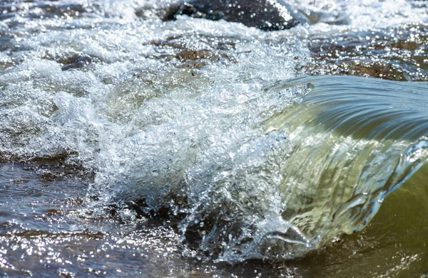 Ola Mar Con Spray Espuma Cerca Orilla — Foto de Stock