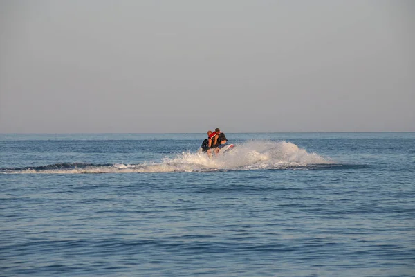 Teenager Alter Junge Skifahren Auf Wasser Scooter Junger Mann Auf — Stockfoto