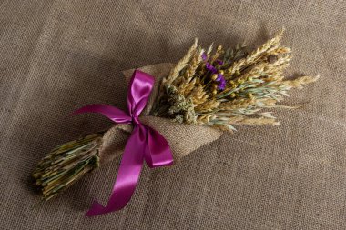 Küçük bir buket, iltifat olarak. Tatil günü. Kapat..