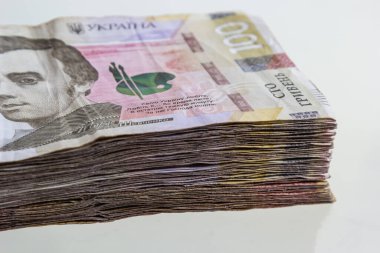 Ukrayna 'nın parası, Hryvnia, Grivna, Ukrayna para birimi - 100 Hryvnia banknot paketi.
