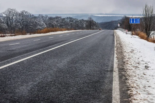 Winter Road City Cleared Snow Countryside Large Snowdrifts Side Road — Stock Photo, Image