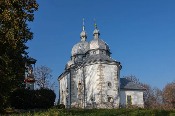 Antigua Iglesia Piedra Zbarazh Ucrania Tiempo Soleado Día Otoño —  Fotos de Stock