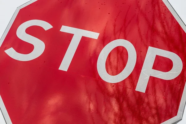 Señal Roja Stop Fondo Nublado Signo Aislado —  Fotos de Stock