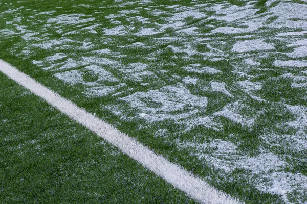 Fotbollsplanen Med Konstgräs Täckt Med Ett Lätt Lager Snö Tidig — Stockfoto