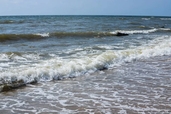 Meereswelle Mit Gischt Und Schaum Küstennähe — Stockfoto