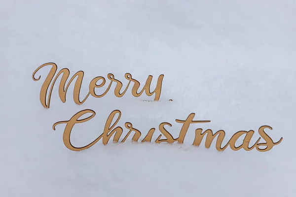 Inschrift Goldenen Buchstaben Auf Dem Schnee Frohe Weihnachten Winterurlaub — Stockfoto