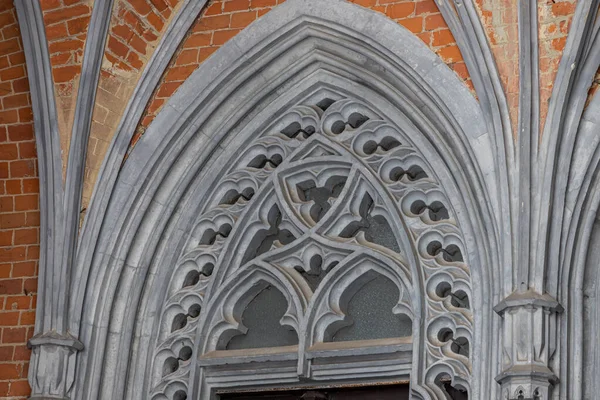 Фрагмент Фасаду Історичної Неоготичної Церкви — стокове фото