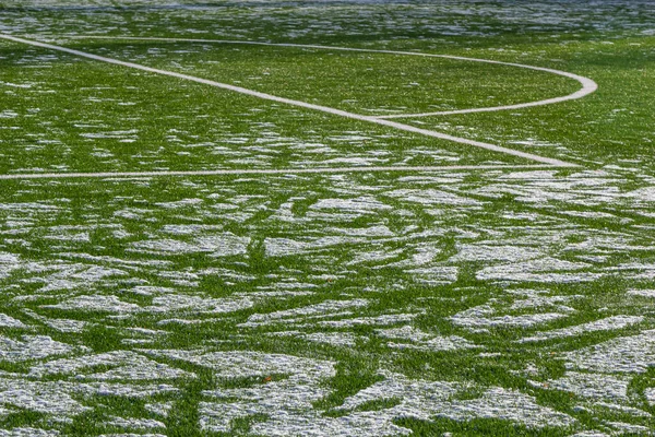 Fotbollsplanen Med Konstgräs Täckt Med Ett Lätt Lager Snö Tidig — Stockfoto