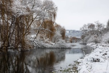 Winter Park nehir manzarası. Kış Parkı Nehri.