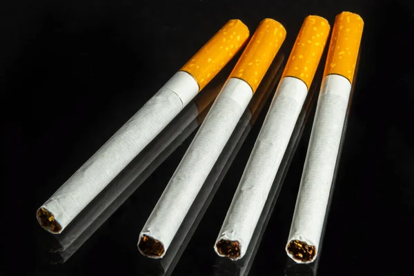 Néhány Fehér Barna Cigaretta Cigaretta Csak Több Mint Fekete Háttér — Stock Fotó
