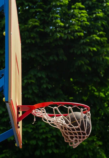 Ein Basketball Netz Der Fliegenball Ist Ring Ein Sportspiel Konzeptionell — Stockfoto