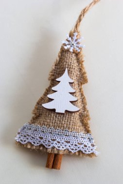 El yapımı Noel oyuncağı, Noel oyuncağı ringa kemiği ağacı, çuval bezi.