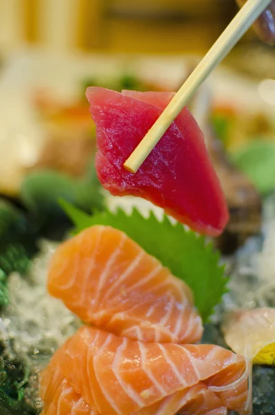 Sashimi conjunto de salmão, atum, comida japonesa — Fotografia de Stock