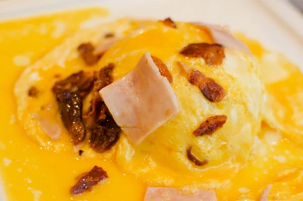 Œufs d'omelette brouillés riz — Photo