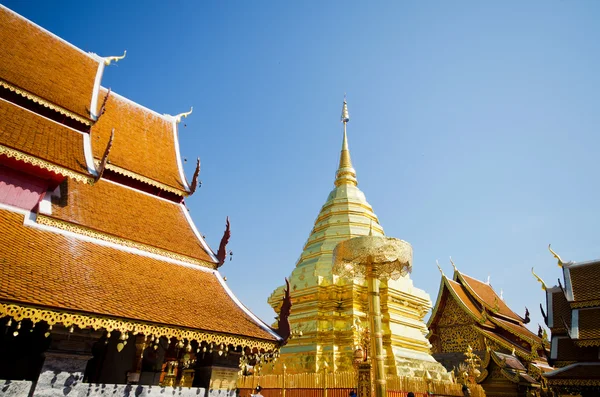 Temple célèbre Bouddha d'or — Photo