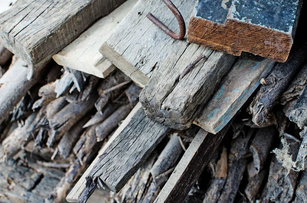 Stack av timmer skogen — Stockfoto