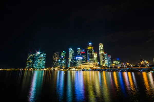 Singapore città skyline vista del quartiere degli affari nella notte ti — Foto Stock