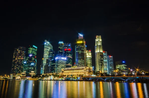 Singapur městské panorama pohled obchodní čtvrti v noci ti — Stock fotografie