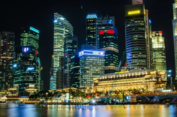 夜 ti のビジネス地区のシンガポール シティー スカイライン ビュー — ストック写真