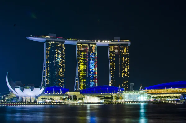 SINGAPORE - JUNE 27: The Marina Bay Sands resort on JUNE 27, 201 Royalty Free Stock Photos